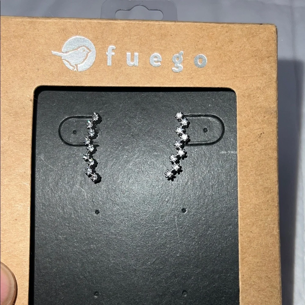 Fuego CZ zig zag Silver Sparkle dangle Earrings NWT‎